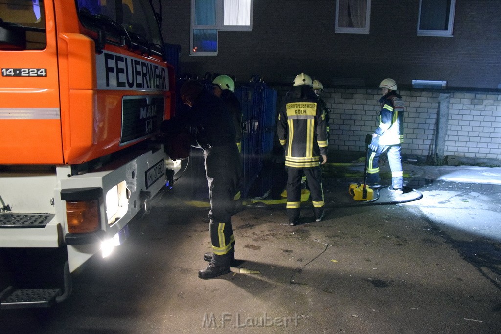 Feuer Papp Presscontainer Koeln Hoehenberg Bochumerstr P161.JPG - Miklos Laubert